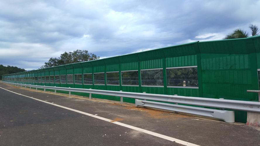 <a href=http://m.zrzx8.net/news_article?news_id=144>天津道路聲屏障</a>